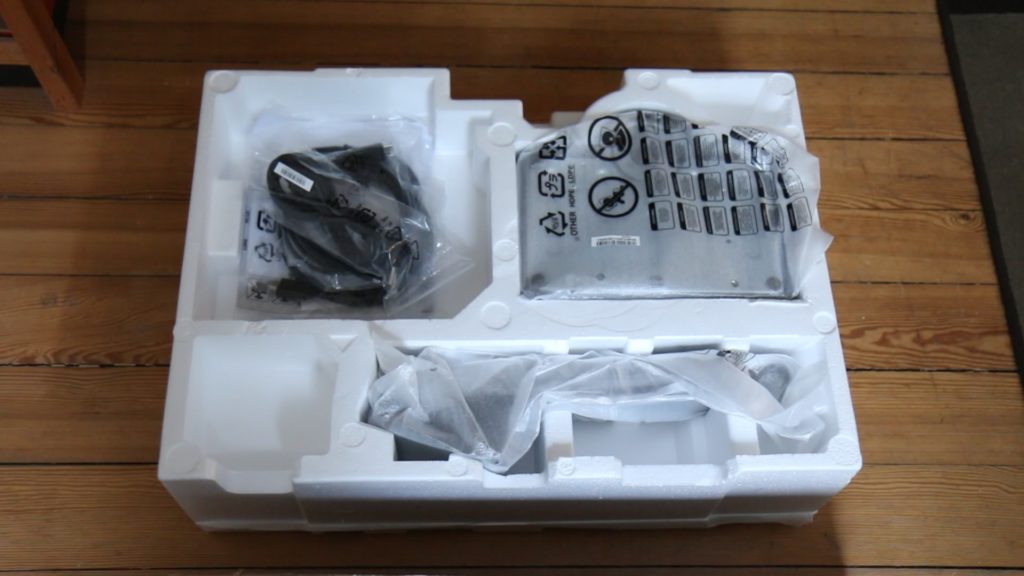 Package contents of the BENQ PD2700U